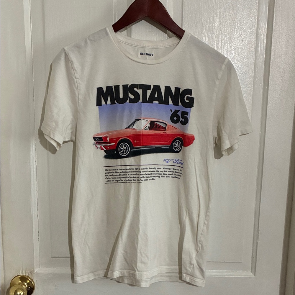 Old Navy White Mustang '65 Graphic Tee Men’s Size S